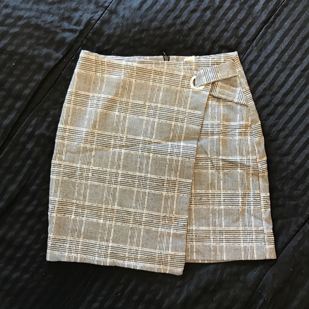 NWOT H&M houndstooth skort